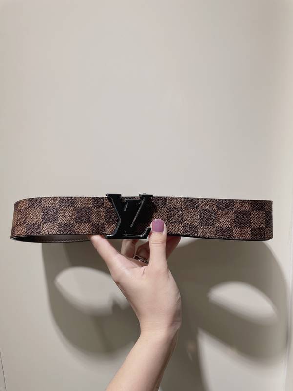 Louis Vuitton 40MM Belt LVB00369